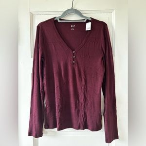 Women’s Maroon Size Large Favorite T from the Gap with tags on